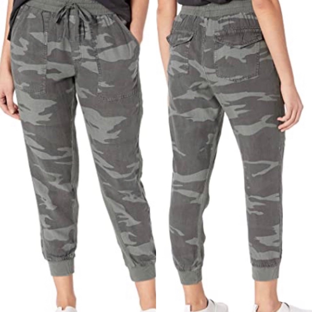 Splendid Camo Joggers NWT
